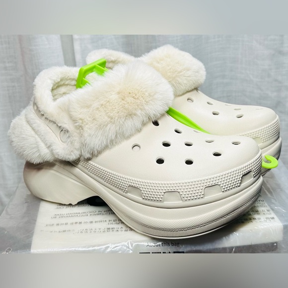 CROCS Women's Off-White Bae Fur-Lined Clogs - Picture 7 of 11